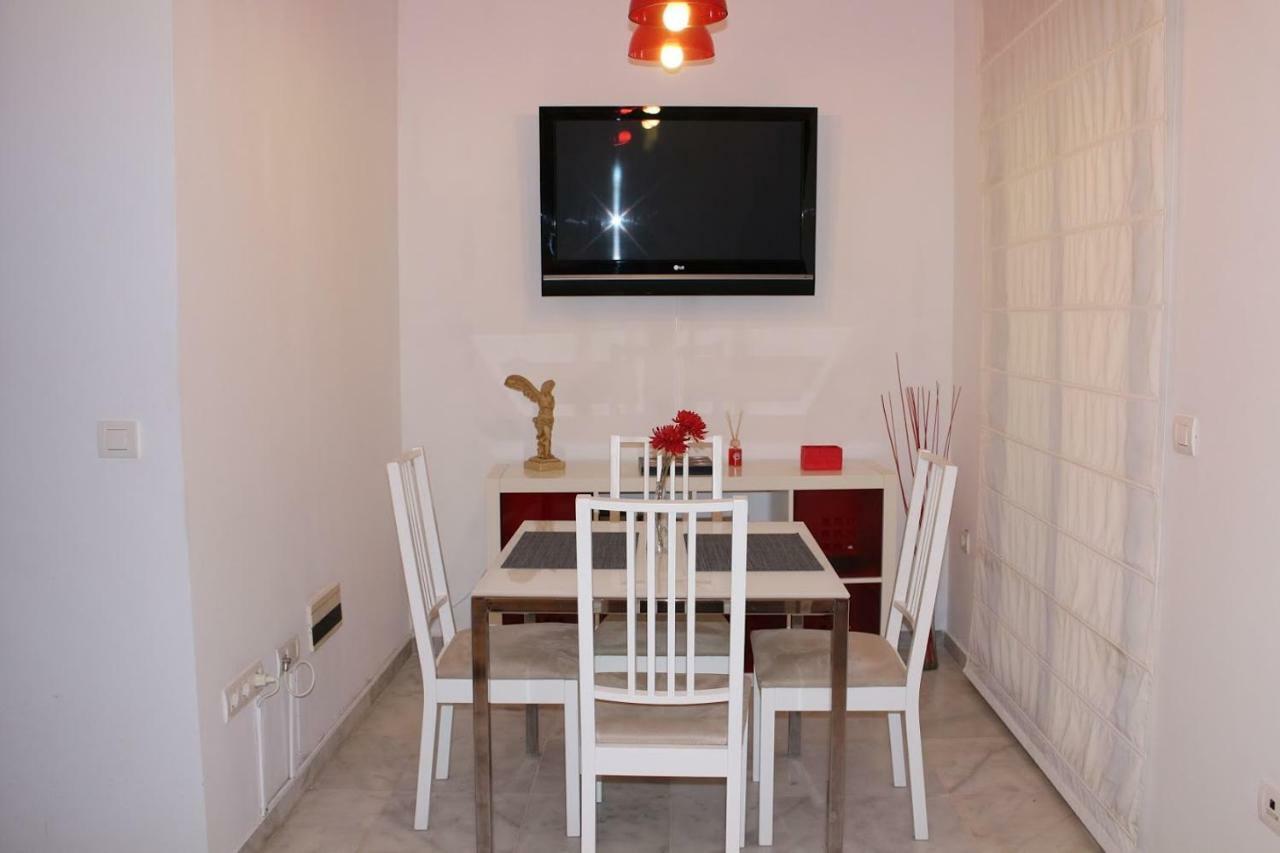 Apartamentos Rg Triana, Calle Castilla Con Patio Seville Exterior photo