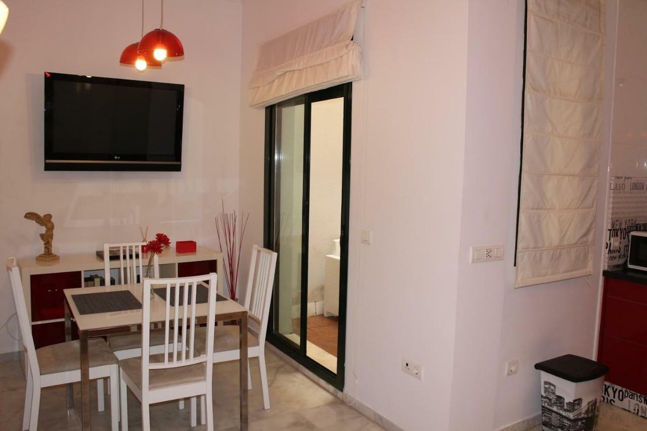 Apartamentos Rg Triana, Calle Castilla Con Patio Seville Exterior photo