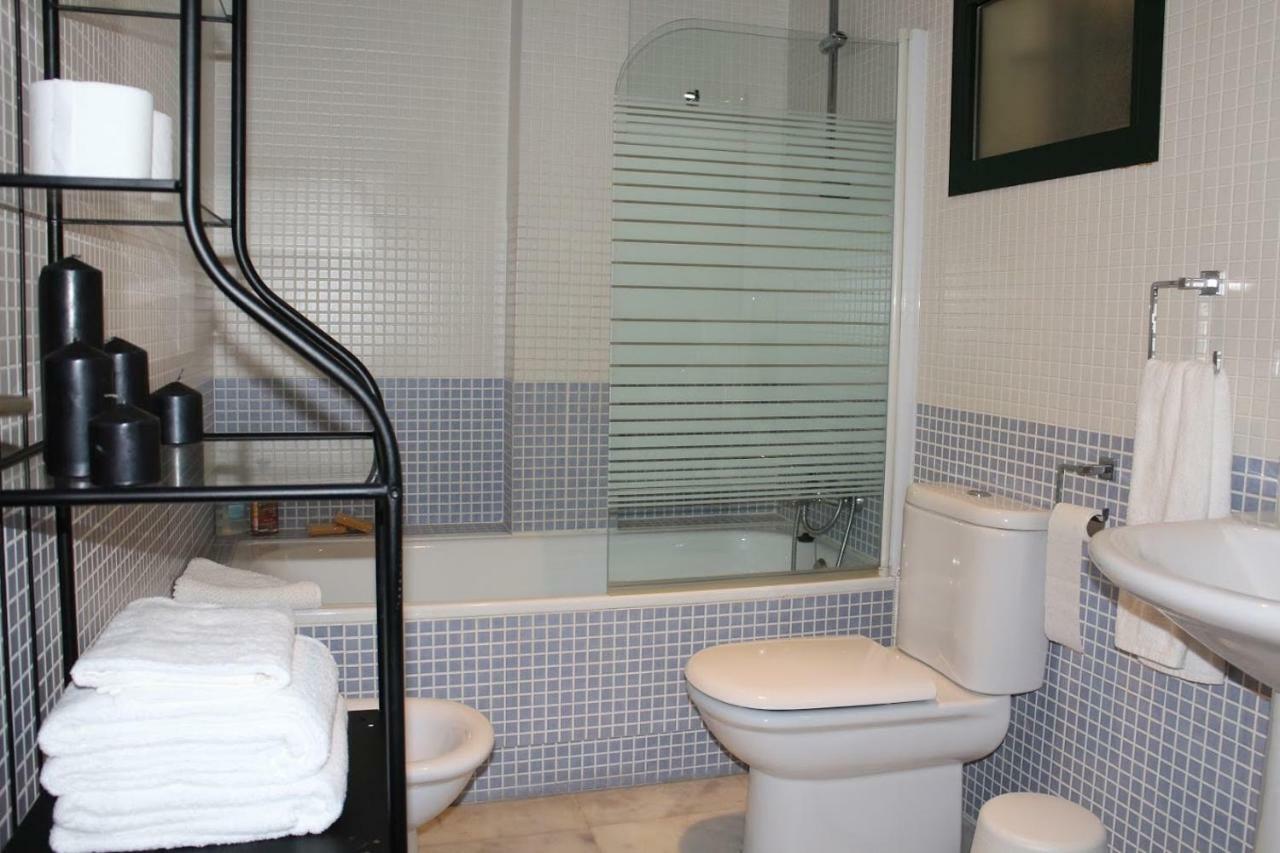 Apartamentos Rg Triana, Calle Castilla Con Patio Seville Exterior photo