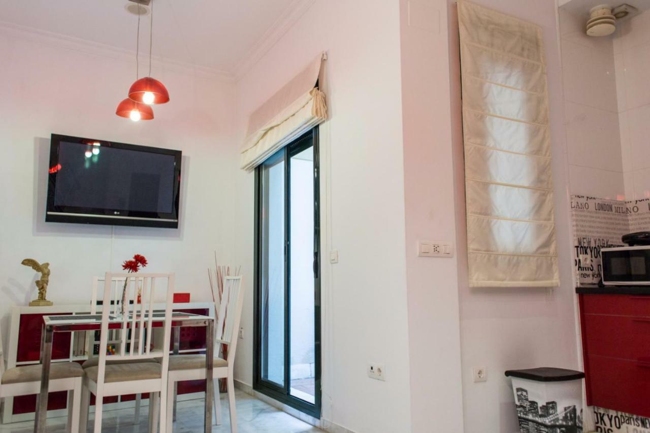 Apartamentos Rg Triana, Calle Castilla Con Patio Seville Exterior photo